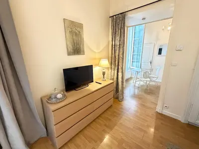 Télévision ou salle de divertissement dans l'établissement Studio au cœur du château