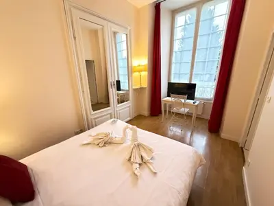 Un ou plusieurs lits dans un hébergement de l'établissement Studio au château