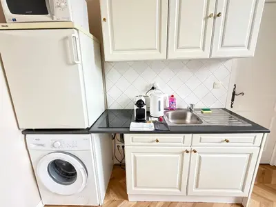 Cuisine ou kitchenette dans l'établissement Studio au château
