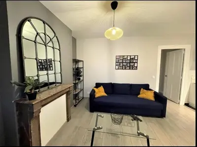 Cuisine ou kitchenette dans l'établissement Appartement 3 Pièces en Centre-Ville avec Internet Inclus - FR-1-870-3