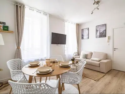 Plan de l'établissement Élégant Appartement Moderne à Reims avec Internet Haut Débit - FR-1-870-1