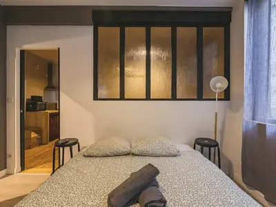 Un ou plusieurs lits dans un hébergement de l'établissement Appartement central calme à Reims - FR-1-870-8
