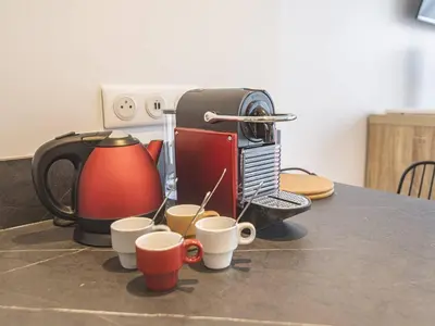 Plateau bouilloire dans l'établissement Élégant Appartement Moderne à Reims avec Climatisation - FR-1-870-13
