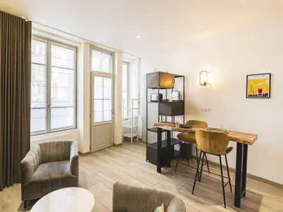 Plan de l'établissement Appartement Moderne Reims Centre avec Parking et WiFi - FR-1-870-9