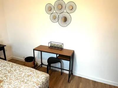 Un ou plusieurs lits dans un hébergement de l'établissement Charmant T2 à Reims, parfait pour couples ou professionnels - FR-1-870-18