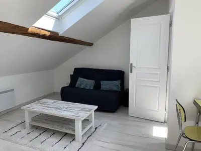 Coin salon dans l'établissement Duplex lumineux à Reims - 2 chambres, moderne et confortable - FR-1-870-12