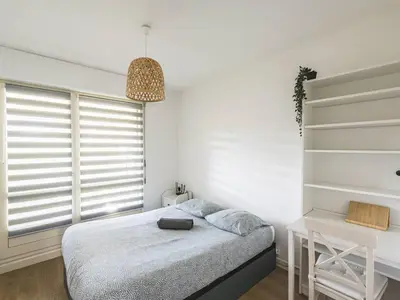 Un ou plusieurs lits dans un hébergement de l'établissement Appartement spacieux avec terrasse privative à Reims - FR-1-870-7