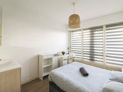Un ou plusieurs lits dans un hébergement de l'établissement Appartement spacieux avec terrasse privative à Reims - FR-1-870-7