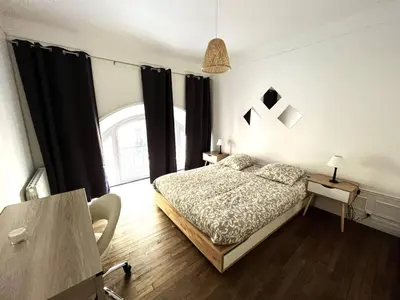 Plan de l'établissement Spacieux 4 Chambres au Centre de Reims avec Internet Inclus - FR-1-870-26