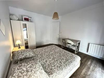 Plan de l'établissement Spacieux 4 Chambres au Centre de Reims avec Internet Inclus - FR-1-870-26