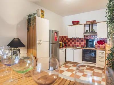 Plan de l'établissement Ancien bar transformé à Reims - 3 chambres, 2 salles de bain - FR-1-870-27
