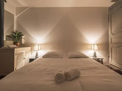 Plan de l'établissement Ancien bar transformé à Reims - 3 chambres, 2 salles de bain - FR-1-870-27