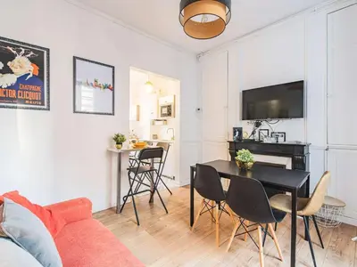 Télévision ou salle de divertissement dans l'établissement Appartement Lumière Hypercentre avec Wi-Fi à Reims - FR-1-870-14