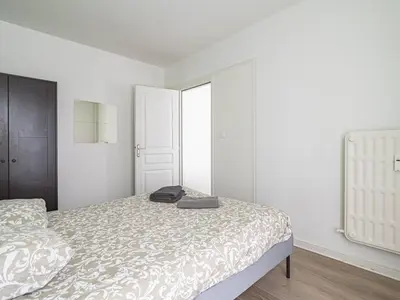 Un ou plusieurs lits dans un hébergement de l'établissement Appartement Lumineux avec WiFi au Cœur de Reims - FR-1-870-25