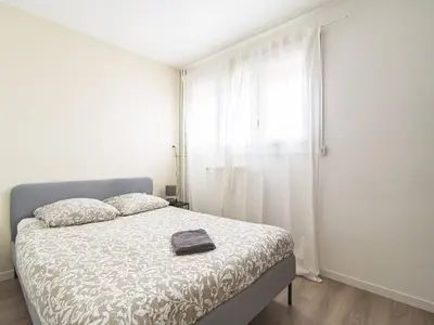 Un ou plusieurs lits dans un hébergement de l'établissement Appartement Lumineux avec WiFi au Cœur de Reims - FR-1-870-25