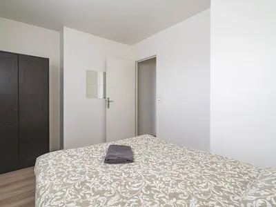 Un ou plusieurs lits dans un hébergement de l'établissement Appartement Lumineux avec WiFi au Cœur de Reims - FR-1-870-25