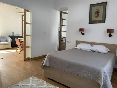Un ou plusieurs lits dans un hébergement de l'établissement Location Conviviale à Reims avec Parking et Terrasse privée - FR-1-870-19