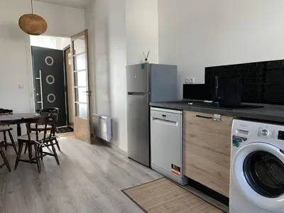 Cuisine ou kitchenette dans l'établissement Location Conviviale à Reims avec Parking et Terrasse privée - FR-1-870-19