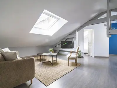 Télévision ou salle de divertissement dans l'établissement Appartement Chic à Reims, Confort & Élégance - FR-1-870-28