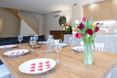 Cuisine ou kitchenette dans l'établissement Le Jardin de Lili - Disney 30 min - Clim & Wifi