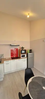 Cuisine ou kitchenette dans l'établissement Appartement spacieux proche centre, 2ᵉ étage sans ascenseur, without lift