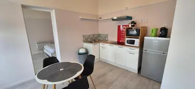 Cuisine ou kitchenette dans l'établissement Appartement spacieux proche centre, 2ᵉ étage sans ascenseur, without lift
