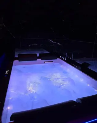 Plan de l'établissement Hollywood Spa Jacuzzi - Cinéma