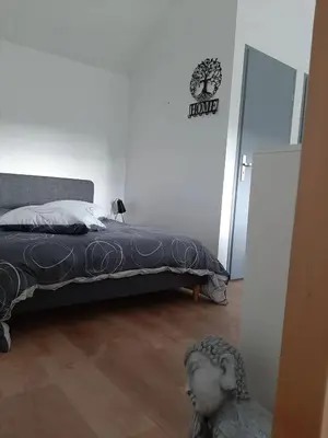 Un ou plusieurs lits dans un hébergement de l'établissement Studio confortable à Barzy-en-Thiérache, 32 m² avec terrasse