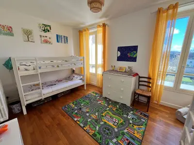Un ou plusieurs lits dans un hébergement de l'établissement Maison avec jardin au centre de Chateau-Thierry