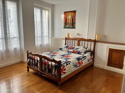 Un ou plusieurs lits dans un hébergement de l'établissement Maison avec jardin au centre de Chateau-Thierry