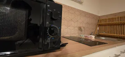 Cuisine ou kitchenette dans l'établissement Ema centre-ville T2 rénové cocon cosy parking 34m2