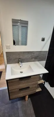 Salle de bains dans l'établissement Belle maison au centre d AY, 7 minutes en voiture de l Avenue de Champagne Epernay