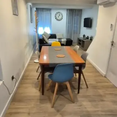 Belle maison au centre d AY