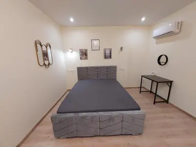 Un ou plusieurs lits dans un hébergement de l'établissement Bel studio rénové au cœur de la ville RDC pratique Ground Floor