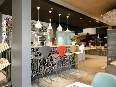 Restaurant ou autre lieu de restauration dans l'établissement ibis Saint Quentin Basilique