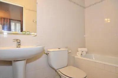 Salle de bains dans l'établissement Hôtel de l'Ours