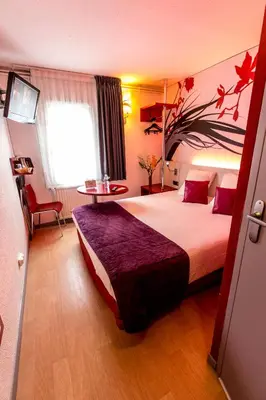 Un ou plusieurs lits dans un hébergement de l'établissement Hôtel Inn Design & Restaurant Sedan