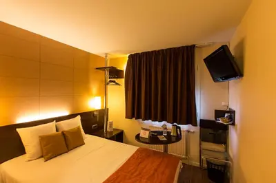 Télévision ou salle de divertissement dans l'établissement Hôtel Inn Design & Restaurant Sedan