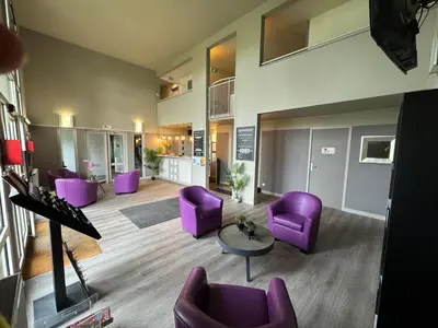 Coin salon dans l'établissement Hôtel Inn Design & Restaurant Sedan