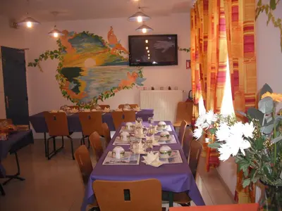 Restaurant ou autre lieu de restauration dans l'établissement Hotel César Centre-ville Gare Charleville-Mézières