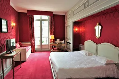 Un ou plusieurs lits dans un hébergement de l'établissement Hôtel Le Régent