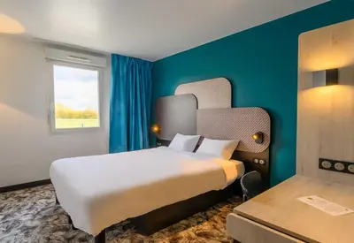 Un ou plusieurs lits dans un hébergement de l'établissement B&B HOTEL Compiègne Thourotte