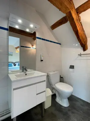 Salle de bains dans l'établissement Auberge De L'Omois