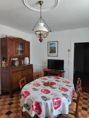 Télévision ou salle de divertissement dans l'établissement Maison d'Argonne