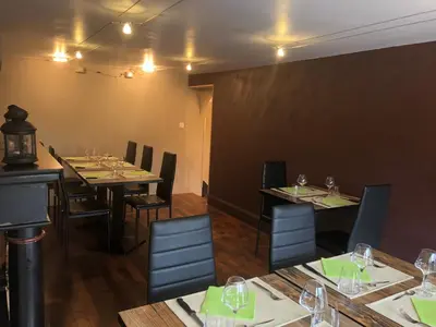 Restaurant ou autre lieu de restauration dans l'établissement Hotel du Grand Monarque