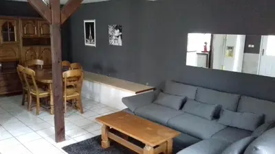 Coin salon dans l'établissement Gîte de la Py