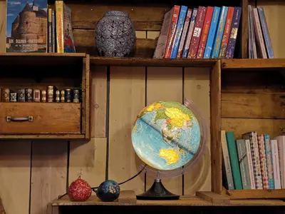 Bibliothèque dans la maison de vacances