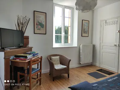 Télévision ou salle de divertissement dans l'établissement Le Clos du Val