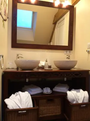 Salle de bains dans l'établissement Clos du Mont Rouge