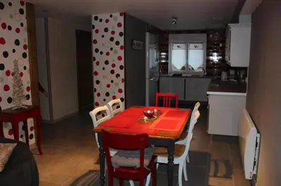 Cuisine ou kitchenette dans l'établissement Au Relais Du Canal à Grand Gabarit